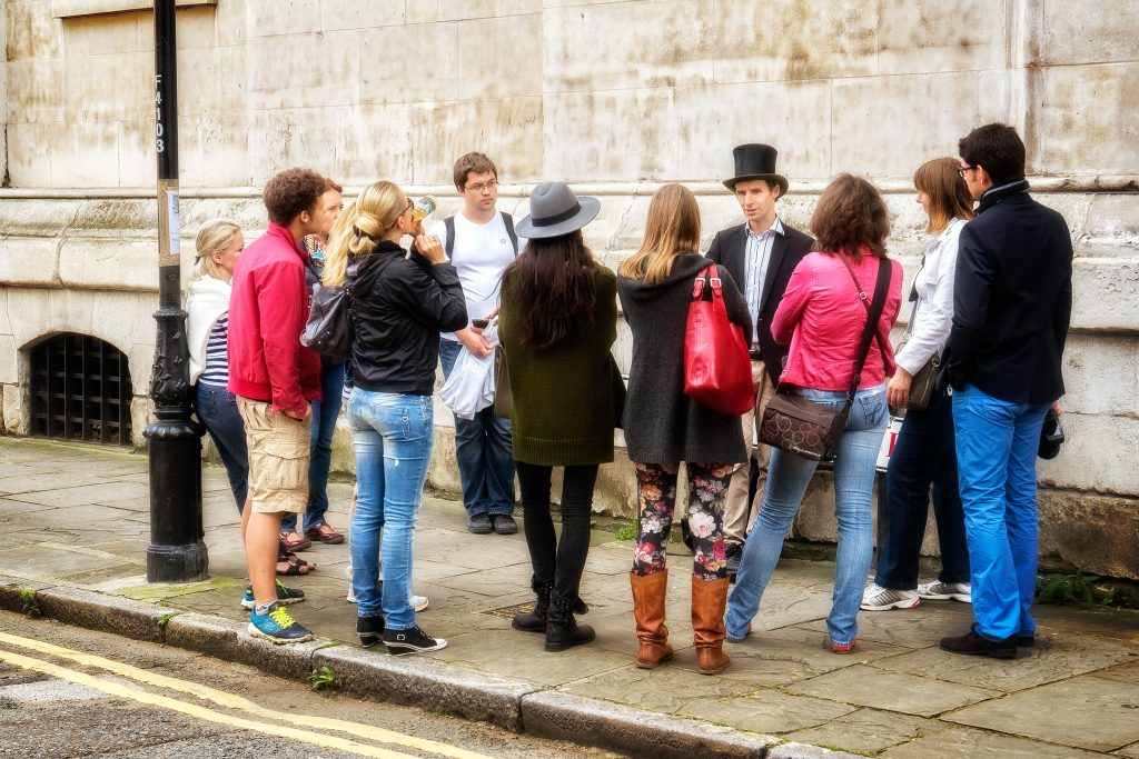 Top-Hatted Tour Guide | © Garry Knight/Flickr