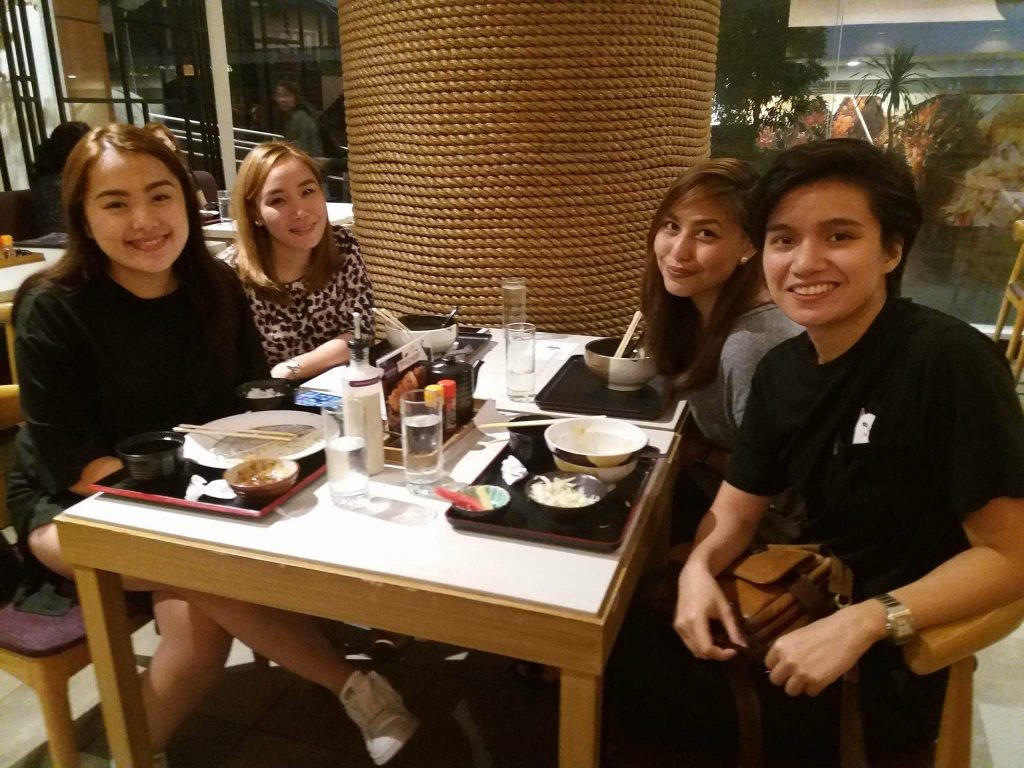 Last dinner with friends | © myTEFL