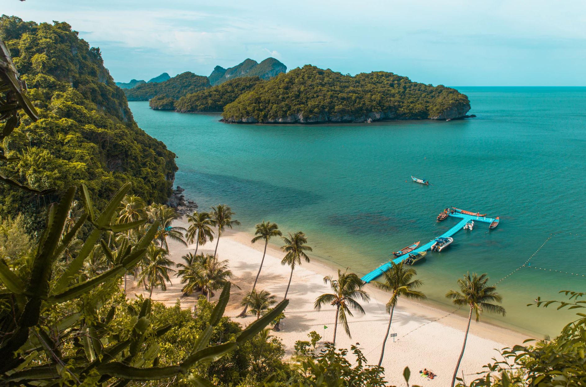 Gorgeous beaches await once you're done teaching for the year | 1905 Travellers/Unsplash